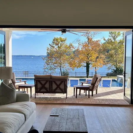 Luna'S Lake Life